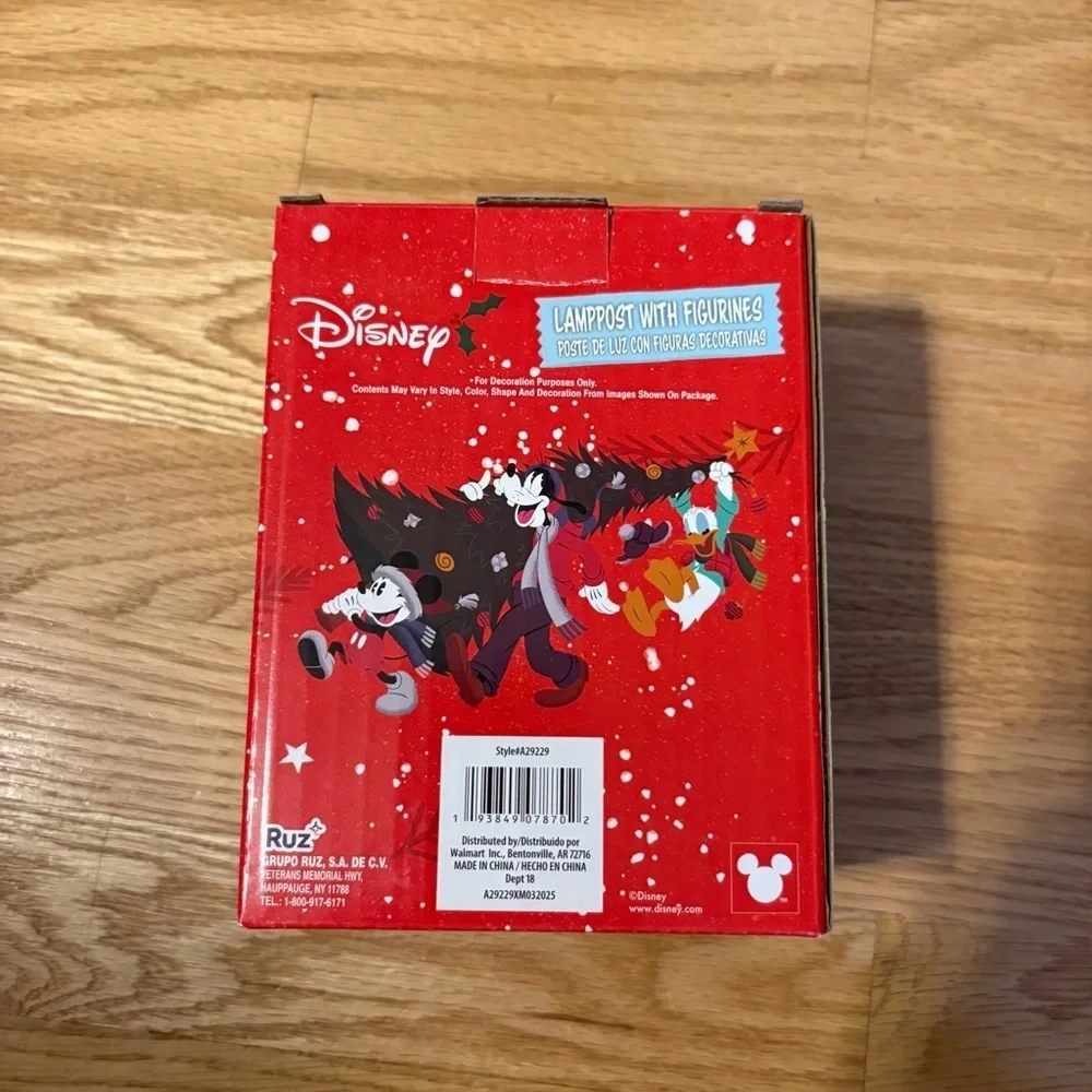 Disney Holiday Lamppost Mickey Pluto Light Up NEW Christmas Village